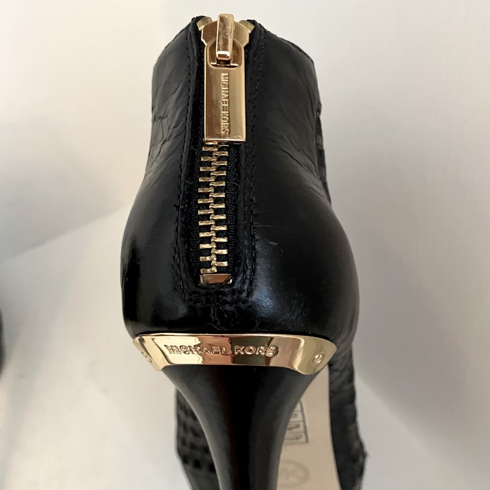 Michael Kors Graham Cutout Bootie, black leather with gold details, size 8 - Picture 11 of 12